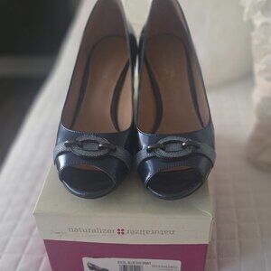 Naturalizer Wedge Patent Navy shoe